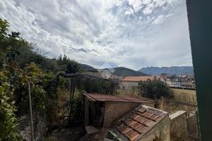 CASA SEMINDIPENDENTE A LETTERE