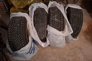  Pirelli  da neve.  Montate su stelvio