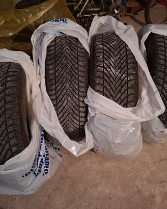  Pirelli  da neve.  Montate su stelvio