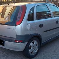 Auto Opel Corsa C 2001 benzina- gpl
