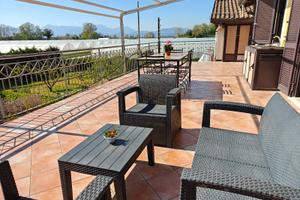 Casa vacanze con grande terrazza vicino al mare