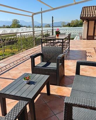 Casa vacanze con grande terrazza vicino al mare