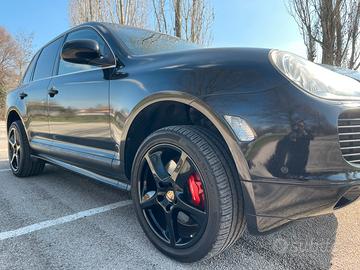 Porsche Cayenne Turbo S (Crs)