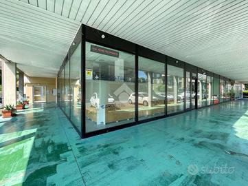 NEGOZIO A DESENZANO DEL GARDA