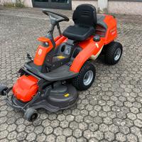 Trattorino  Husqvarna R 216 T AWD 4 ruote motrici