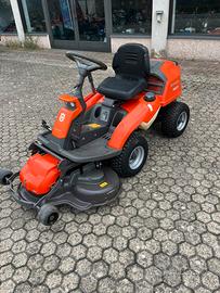 Trattorino  Husqvarna R 216 T AWD 4 ruote motrici
