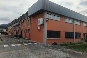 Capannone commerciale guamo - 1.800 mq