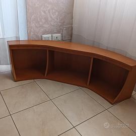 mobile in legno ,basso, rotondeggiante