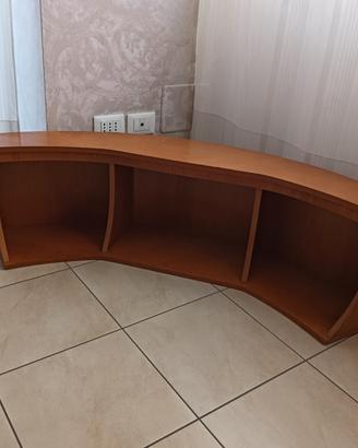 mobile in legno ,basso, rotondeggiante