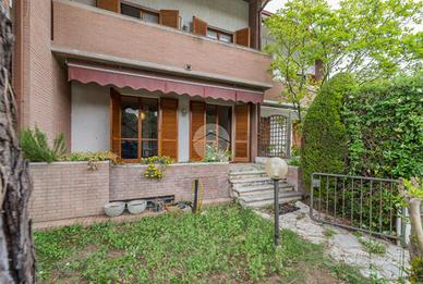 VILLA A SCHIERA A FANO