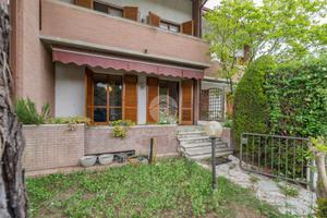 VILLA A SCHIERA A FANO