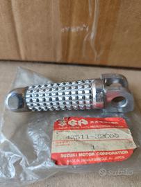 PEDALINA ANTERIORE DESTRA ORIGINALE SUZUKI NUOVO R