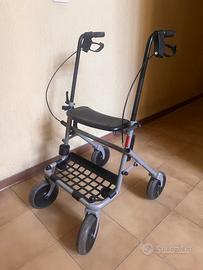 Deambulatore pieghevole per anziani