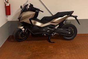 HONDA FORZA 750 CON SOLO 1600 KM
