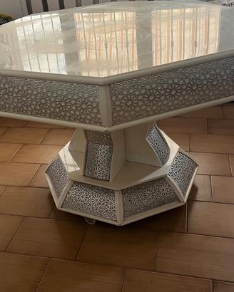 Tavolo Ottagonale Elegante con Trafori Geometrici