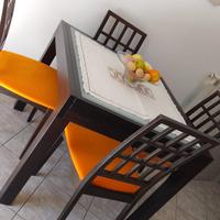 Parete attrezzata + tavolo e sedie