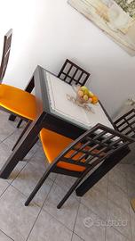 Parete attrezzata + tavolo e sedie