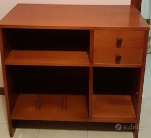 Mobiletto in legno con cassetti e ripiani