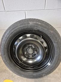 Pneumatico Michelin con cerchio in ferro