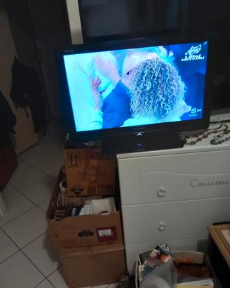 TV a colori 28 pollici 