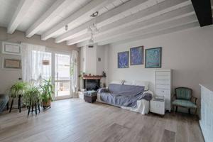 Appartamento di 276 m² con più di 5 locali e box a