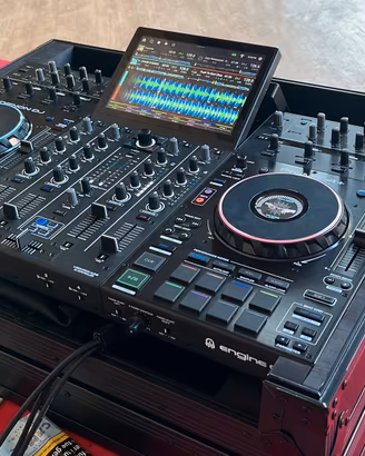 Denon Prime 4+ console 4 canali con Magma Case