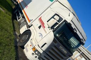 Camion con cella frigo