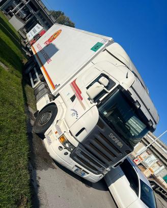 Camion con cella frigo