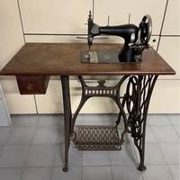 Macchina da cucire Schutz-Marke con mobile-tavolo