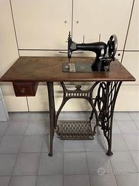 Macchina da cucire Schutz-Marke con mobile-tavolo
