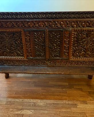 Credenza indiana