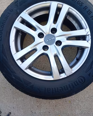 gomme Continental con cerchi in lega 185x65 r 17