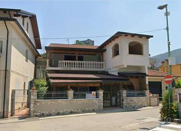 Immobile in asta di 396 m² con più di 5 locali a V