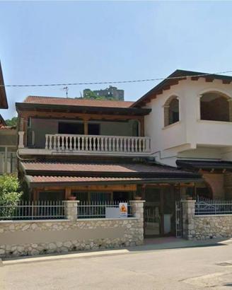 Immobile in asta di 396 m² con più di 5 locali a V