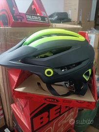 Caschi Bike e monopattini varie marche nuovissimi.