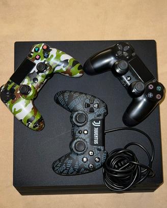 PS4 PRO con 3 controller e 10 giochi