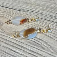 Orecchini a lobo con brillantini e pietre