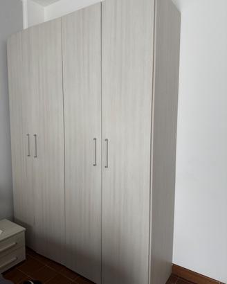 Armadio grigio 4 ante + comodino