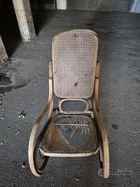 Sedia a dondolo in stile Thonet
