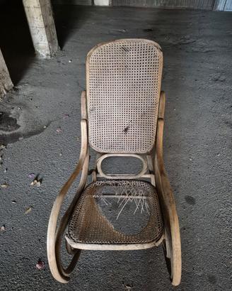 Sedia a dondolo in stile Thonet