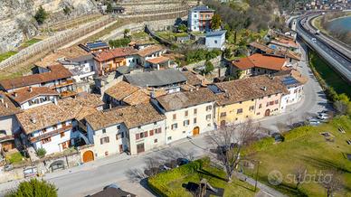 2 LOCALI A POMAROLO