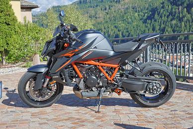 KTM 1390 Super Duke R 2025 con Tech Pack sbloccato