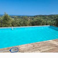 piscina esterna con pompa