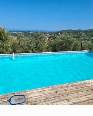 piscina esterna con pompa
