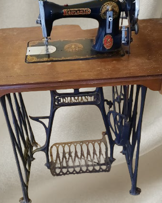 Macchina da cucire antica - da collezione/vintage