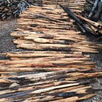 Pali e legno di castagno per vari utilizzi 