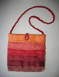 Borsa a tracolla in ciniglia rossa fatta a mano