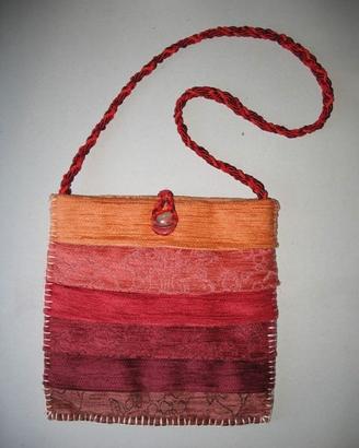 Borsa a tracolla in ciniglia rossa fatta a mano