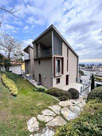 Villa di 274 m² con più di 5 locali e box auto a A