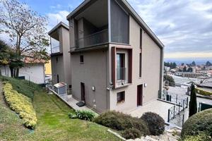 Villa di 274 m² con più di 5 locali e box auto a A